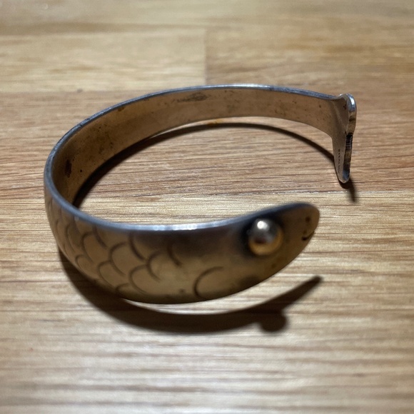 Sterling silver cape cod fish bracelet - Picture 1 of 3
